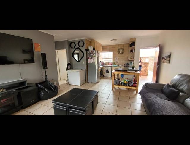 2 BEDROOM TOWNHOUSE FOR SALE IN FLORENTIA